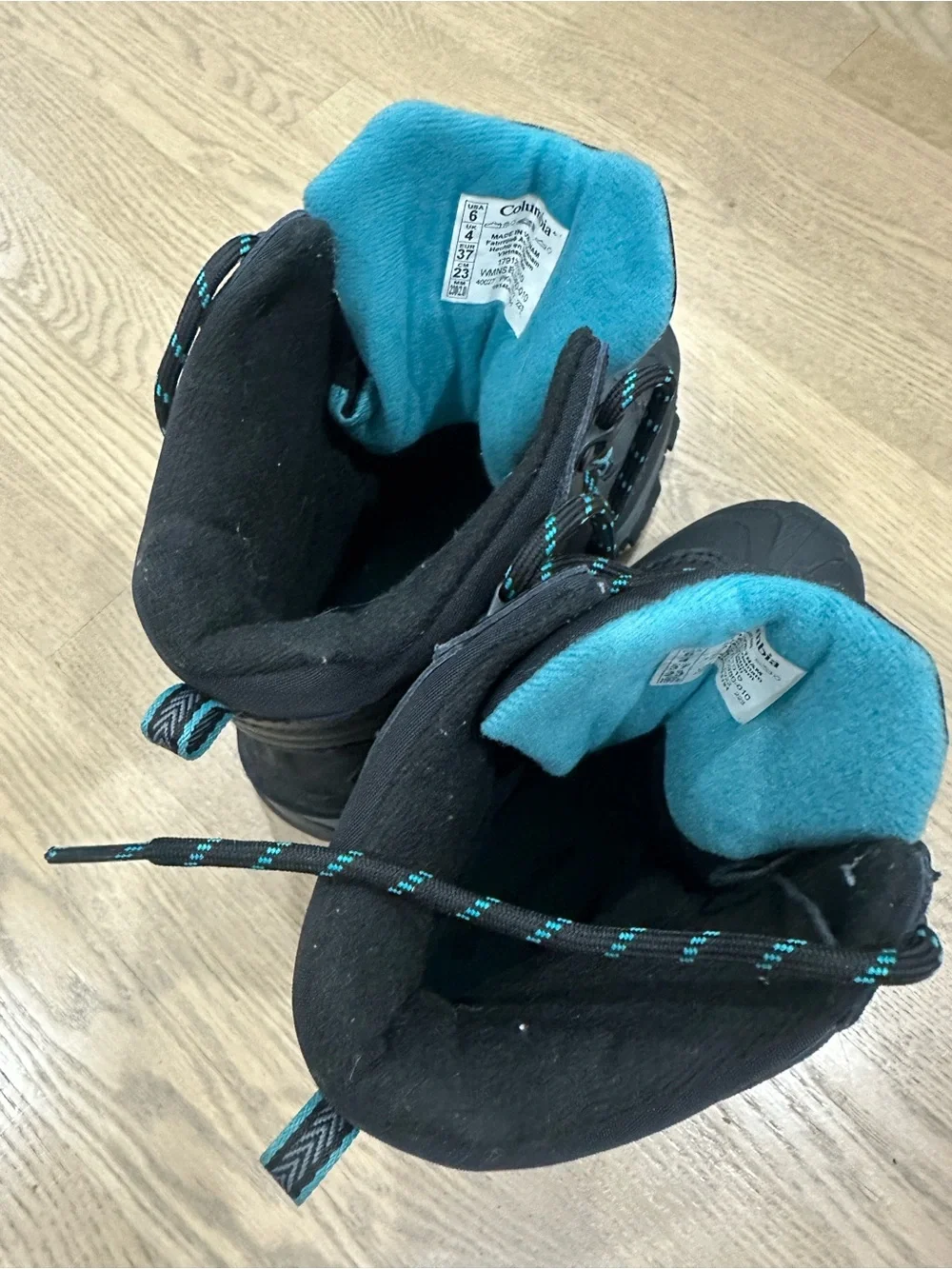 Columbia Black Boots with Teal Accents